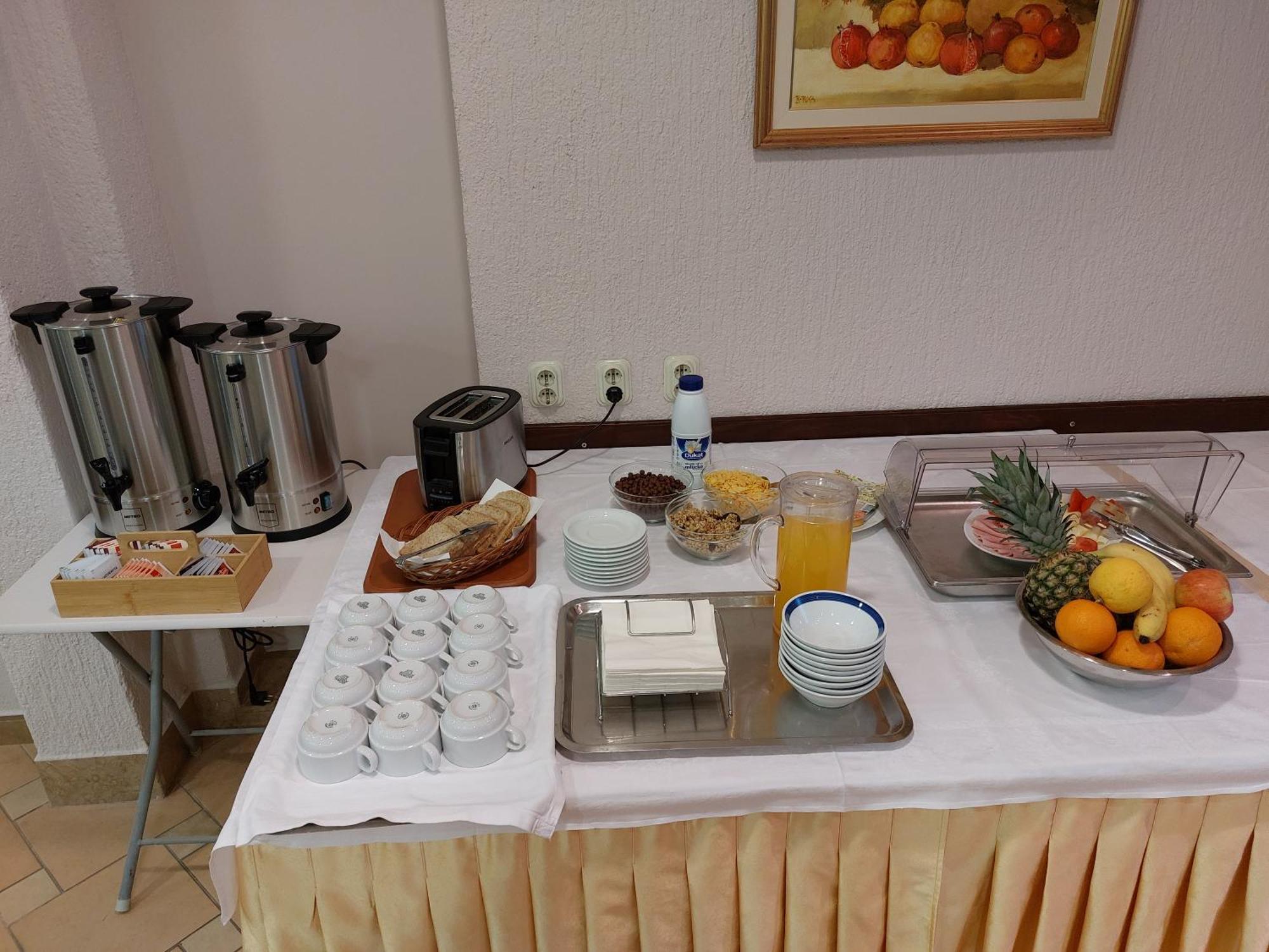 Bed And Breakfast Ivona Baška Voda Exteriér fotografie